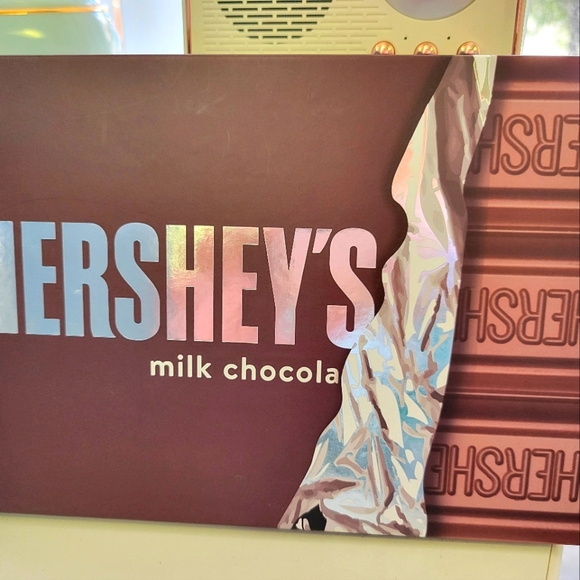 ♤ Hershey Milk Chocolate Eyeshadow Palette ♤ - Picture 4 of 5